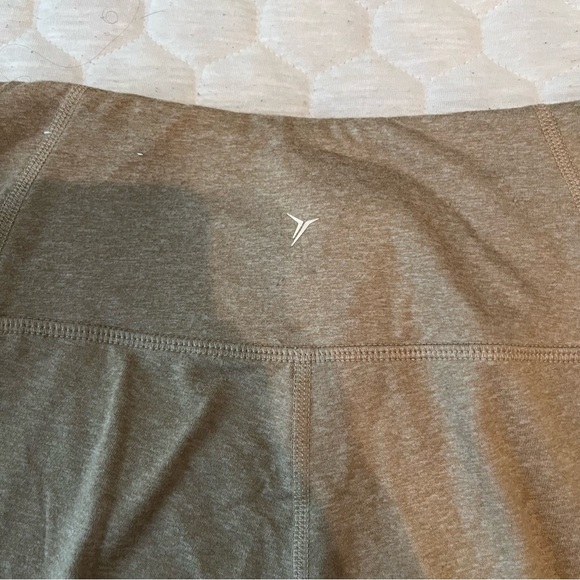 Old Navy Tan Active Leggings - Size M - Picture 3 of 6